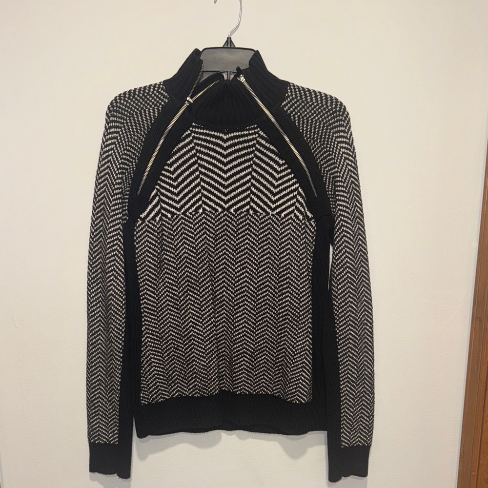 Tommy Hilfiger L Black and White Knit Sweater